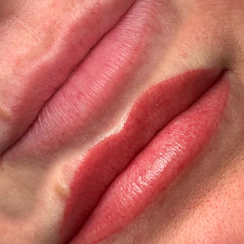 Перманентний макіяж уст
                    Косметолог-эстетист Ольга Чернигов