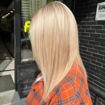 Фарбування з освітленням, шатуш
                    Салон красоты Fargo Киев