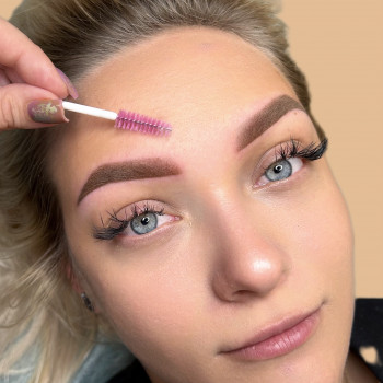 Коррекция перманентного макияжа/ татуажа
                    Мастер перманентного макияжа Александра Кривой Рог