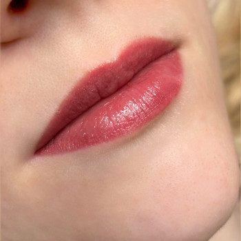 Корекція перманенту губ
                    Мастер перманентного макияжа Александра Кривой Рог