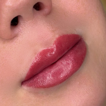 Корекція перманенту губ
                    Мастер перманентного макияжа Александра Кривой Рог