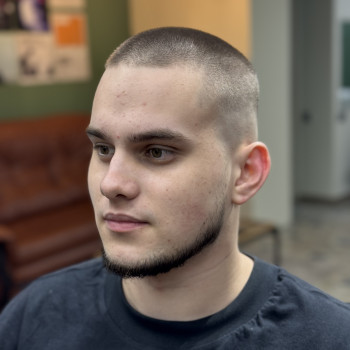 Стрижка машинкою, фото - барбер Вікторія Боговик