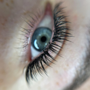 Нарощення вій