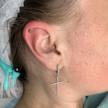 Пірсинг хряща «Хелікс»
