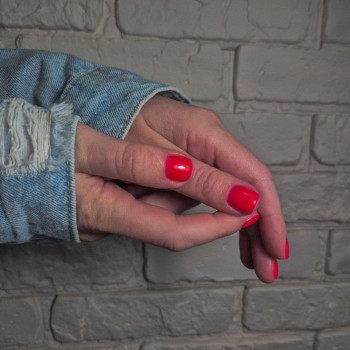 Апаратний манікюр з покриттям гель лаку