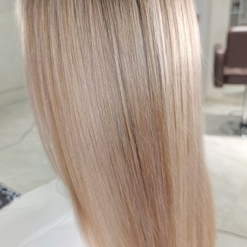 Гарний колір без плям 👌 та гарна якість волосся