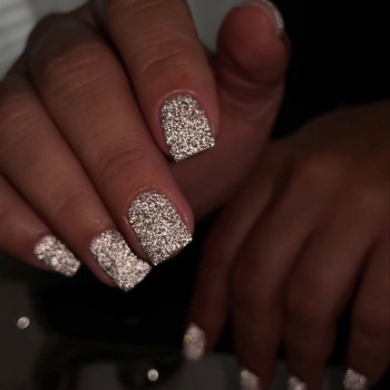 светоотражающий маникюр