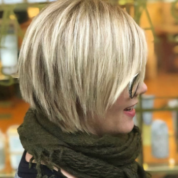 Окрашивание корней (до 5 см) волос красителем клиента
                    Парикмахер-колорист Оксана Киев