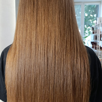 Рівний зріс ножицями