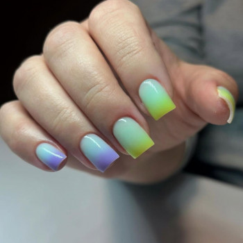 маникюр омбре, голубой маникюр