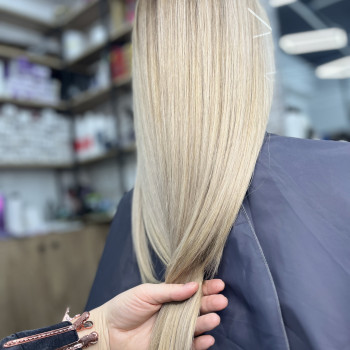 Фарбування волосся . Складні техніки .
Фарбування краскою клієнта .
2 майстра з різними техніками