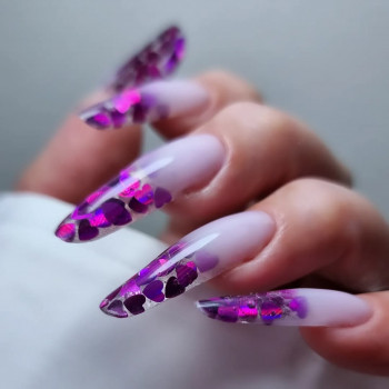 Нарощення довгих нігтів з різноманітними дизайнами