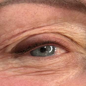 Стрелочка с растушёвкой
                    Мастер перманентного макияжа Виктория Киев