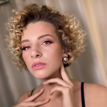 Макіяж професійний
                    Візажист Вера Харків