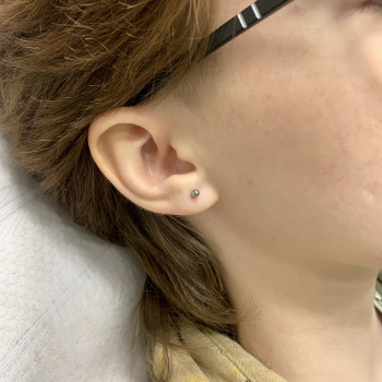 Прокол мочок вух