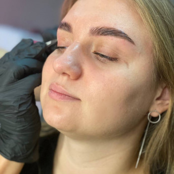 Ламінування брів