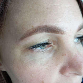 Фарбування та корекція брів