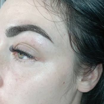 Фарбування та корекція брів