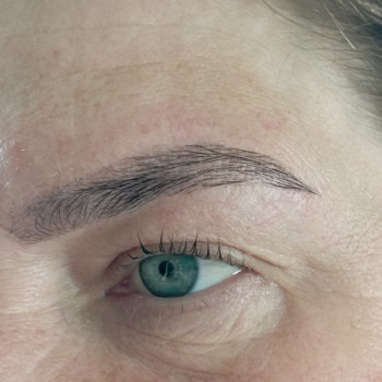 Ламінування вій, фарбування та корекція брів