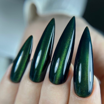 маникюр на острые ногти, изумрудный маникюр
