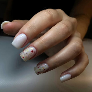 Молочний манікюр із сухоцвітами, фото - Майстер манікюру Любов Войцих