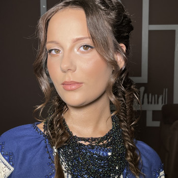 Вечірній образ у 4 руки
                    Візажист  Черкаси