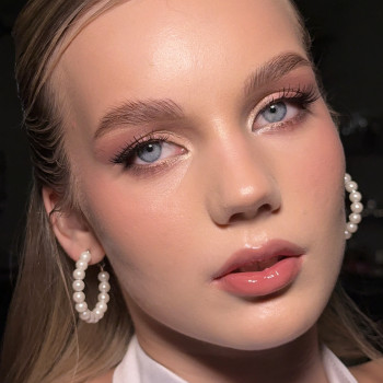 Вечірній образ у 4 руки
                    Візажист  Черкаси