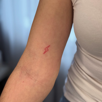 Тату молния мини, фото - Мастер перманентного макияжа Віталія Заліська