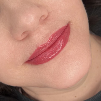 Перманентний макіяж губ
                    Мастер перманентного макияжа Ирина Киев