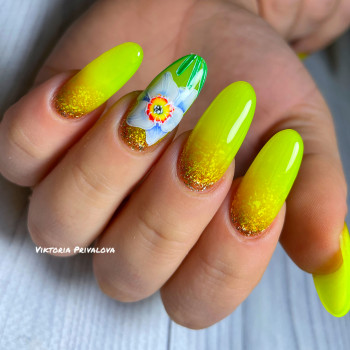 Яскравий манікюр жовтий з квітами, фото - Майстер манікюру Вiкторiя Привалова
