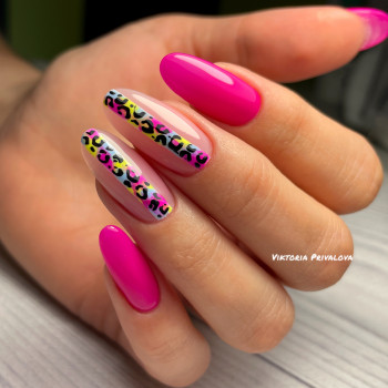 розовый маникюр