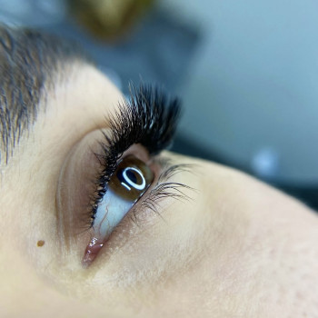 Наращивание ресниц
                    Лешмейкер Юлия Черновцы