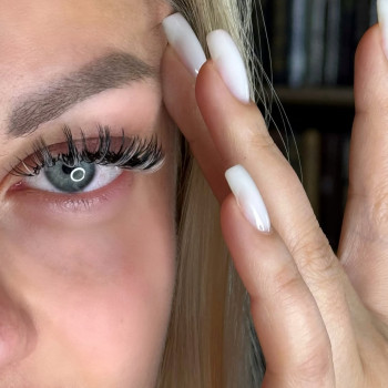 Нарощування вій
                    Майстер перманентного макіяжу Диана Запоріжжя