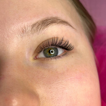 Класичне нарощування вій