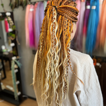 Вплетення комплекту або повітряних косичок
                    Брейдер  Житомир