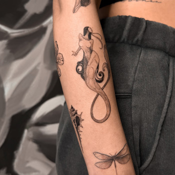 Середнє тату
                    Тату салон TATTOO LAMARCH Киев