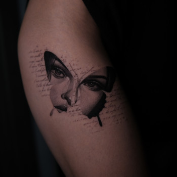 Середнє тату
                    Тату салон TATTOO LAMARCH Киев