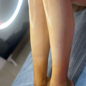 Воскова депіляція ніг