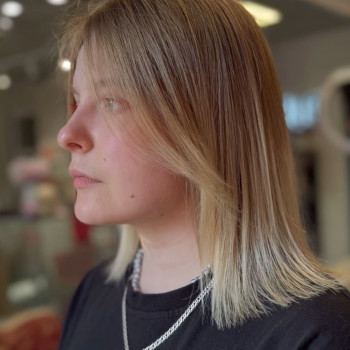   лінія + шари 
зробила свіжий зріз та зберегла обʼєм на волоссі яке обламалося 💛