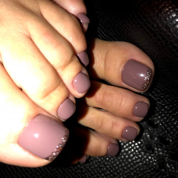 Педикюр жіночий
                    Салон краси Esthetique Київ