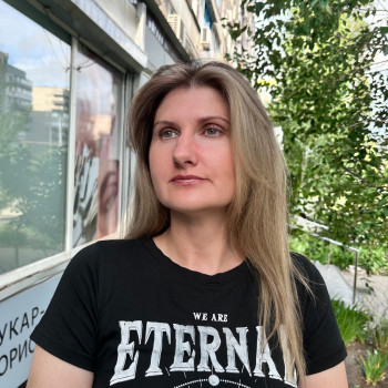 Після
Поєднання технік Air-touch і рельєфний блонд, часткове повернення натурального кольору по дов...