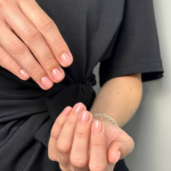 Манікюр зі зняттям та покриттям
                    Салон красоты Fargo Киев