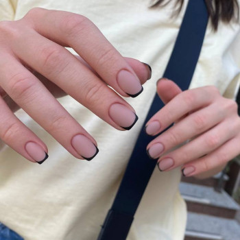 Манікюр зі зняттям та покриттям
                    Салон красоты Fargo Киев