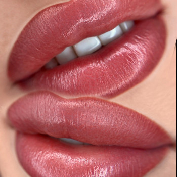 Татуаж губ
                    Майстер перманентного макіяжу Елена Кривий Ріг