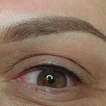 Міжвійова стрілка
                    Мастер перманентного макияжа Алёна Киев