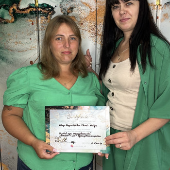 На одного майстра нарощування вій стало більше