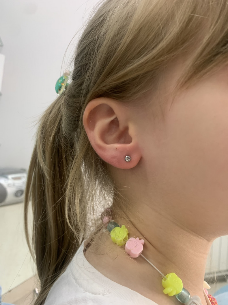 Прокол вушок дітям, фото - Майстер з пірсингу Тетяна Ананьєва