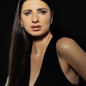 Макіяж (різні види) з віями
                    Визажист Христина Ивано-Франковск