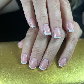 Манікюр
                    Майстер манікюру Виктория Шостка