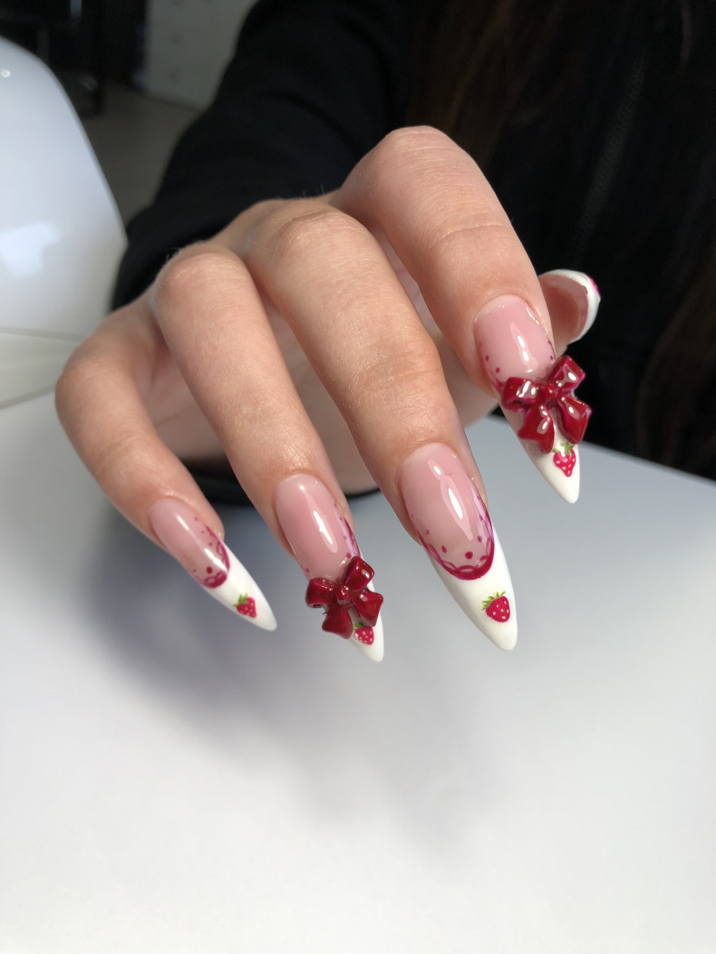 Червоний манікюр на довгі нігті гострі, фото - Майстер манікюру Юлія Ганжук